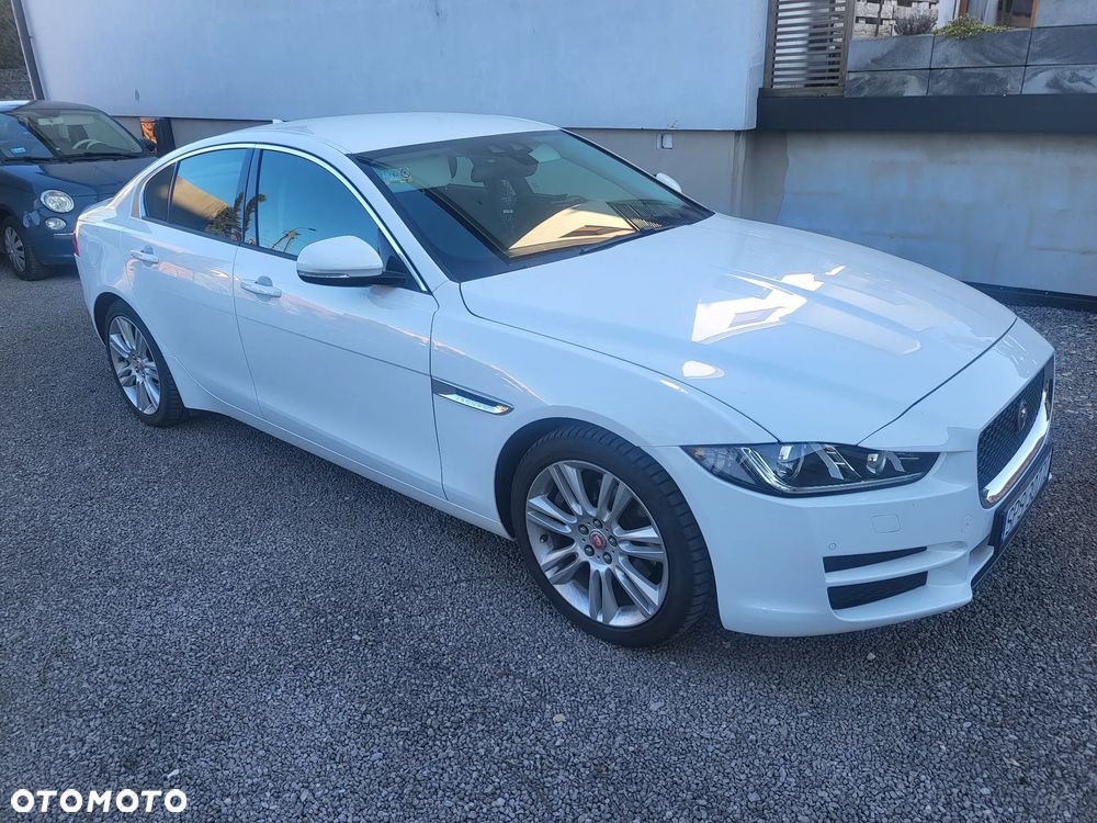 Jaguar XE 20t Portfolio - 2