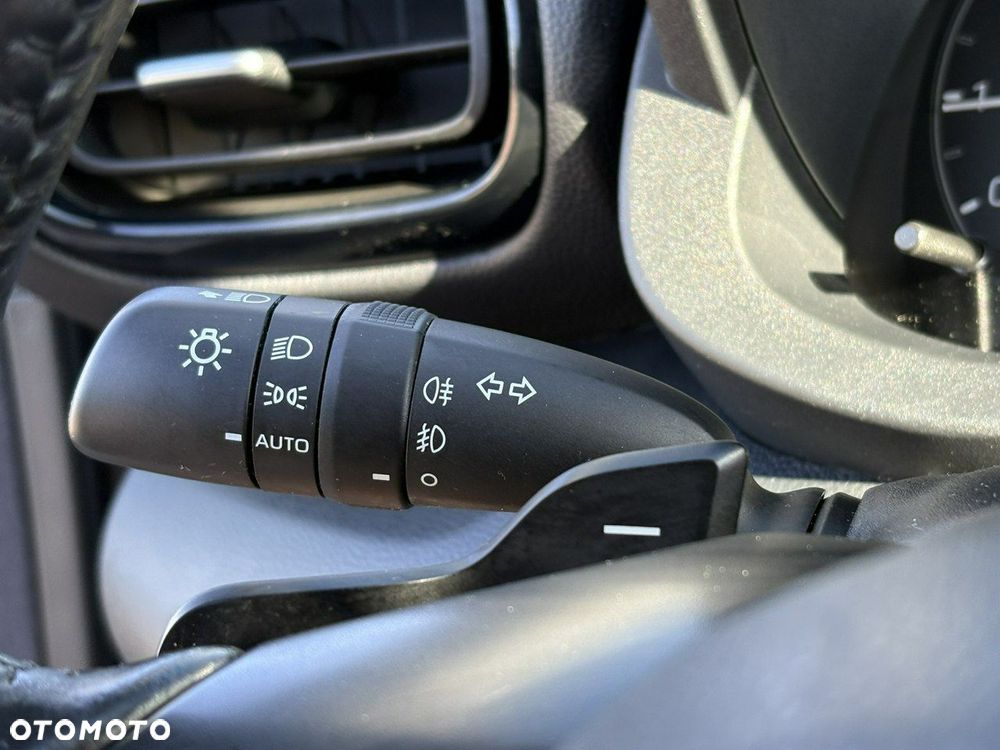 Toyota Yaris - 32