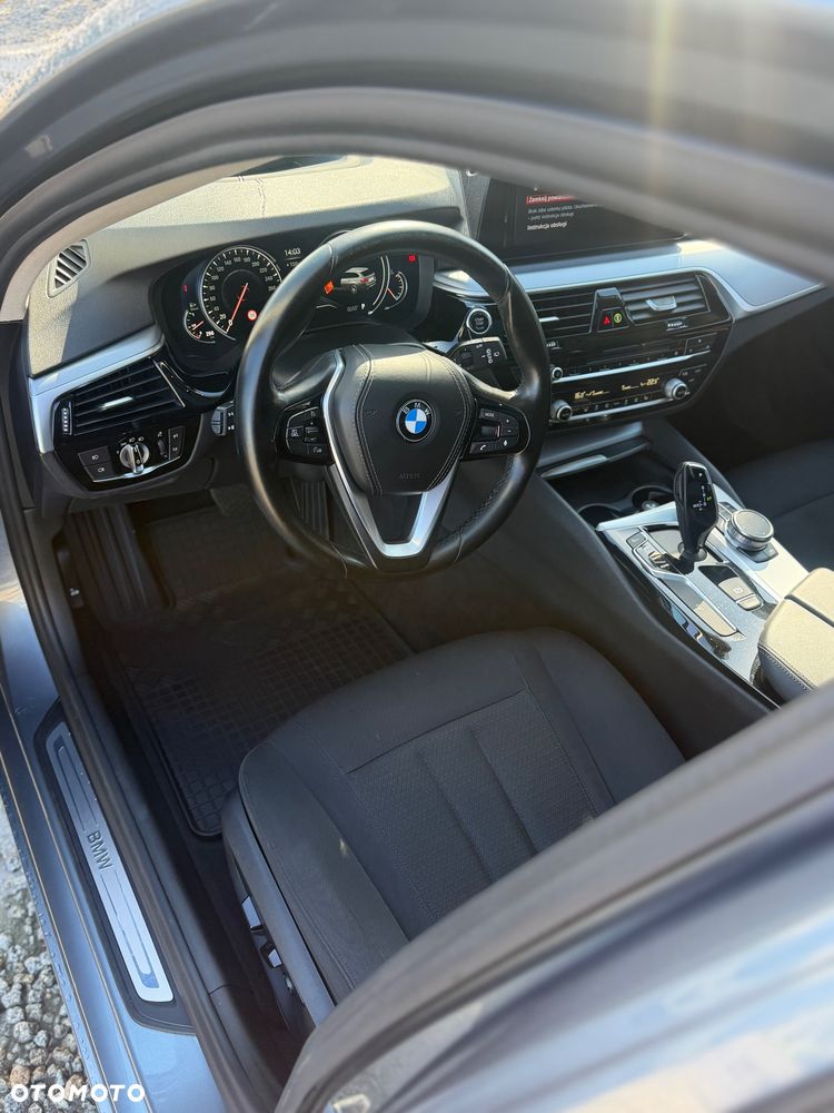 BMW Seria 5 520d xDrive - 16