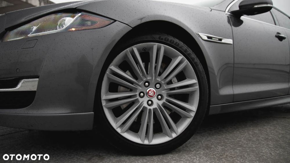 Jaguar XJ 3.0 T AWD R-Sport - 2
