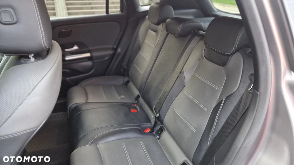 Mercedes-Benz GLA - 8