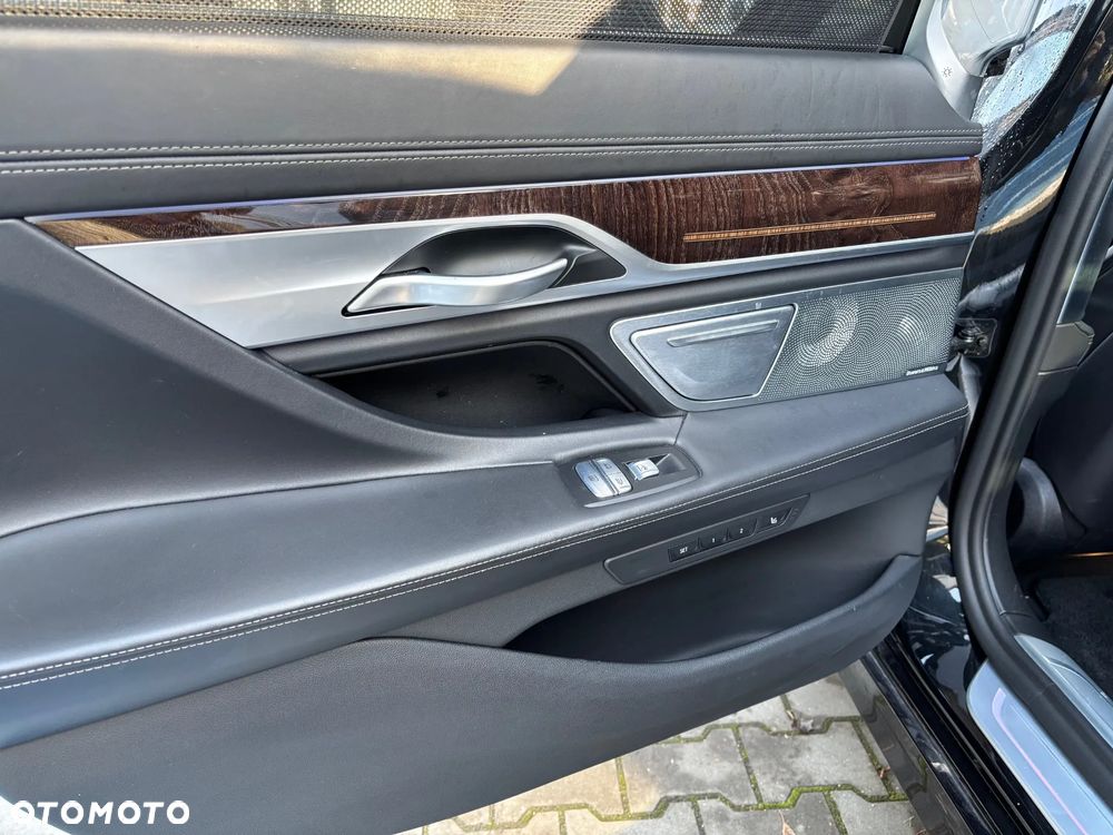 BMW Seria 7 750Ld xDrive sport - 11