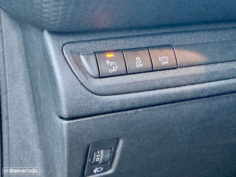 Peugeot 2008 1.2 PureTech Allure - 10