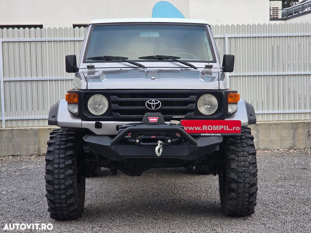 Toyota Land Cruiser - 2
