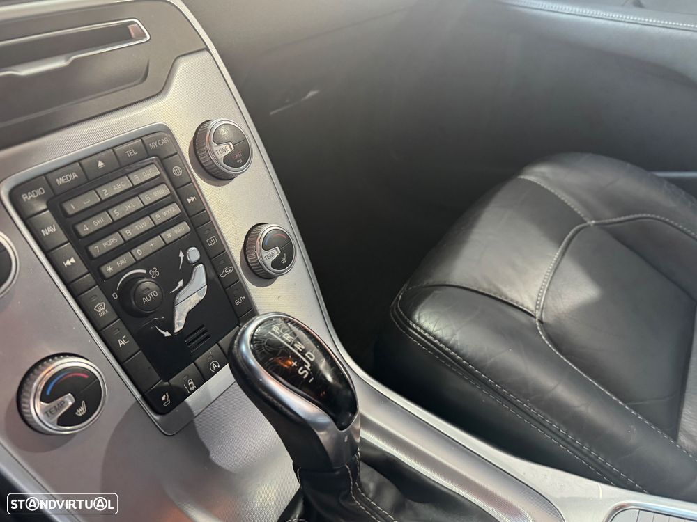 Volvo XC 70 2.0 D4 Momentum Geartronic - 22