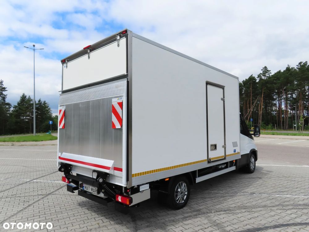 Iveco Daily 35S18 3.0 HPI 180 KM POWER Kontener+ WINDA BÄR 750 Kg 8.E.Palet 4270 mm Długi Boczne Drzwi Rozstaw Osi 4100 mm Ładowność 905 Kg GWARANCJA PRODUCENTA Stan Jak Nowy Gotowy Dostępny POLECAM - 4