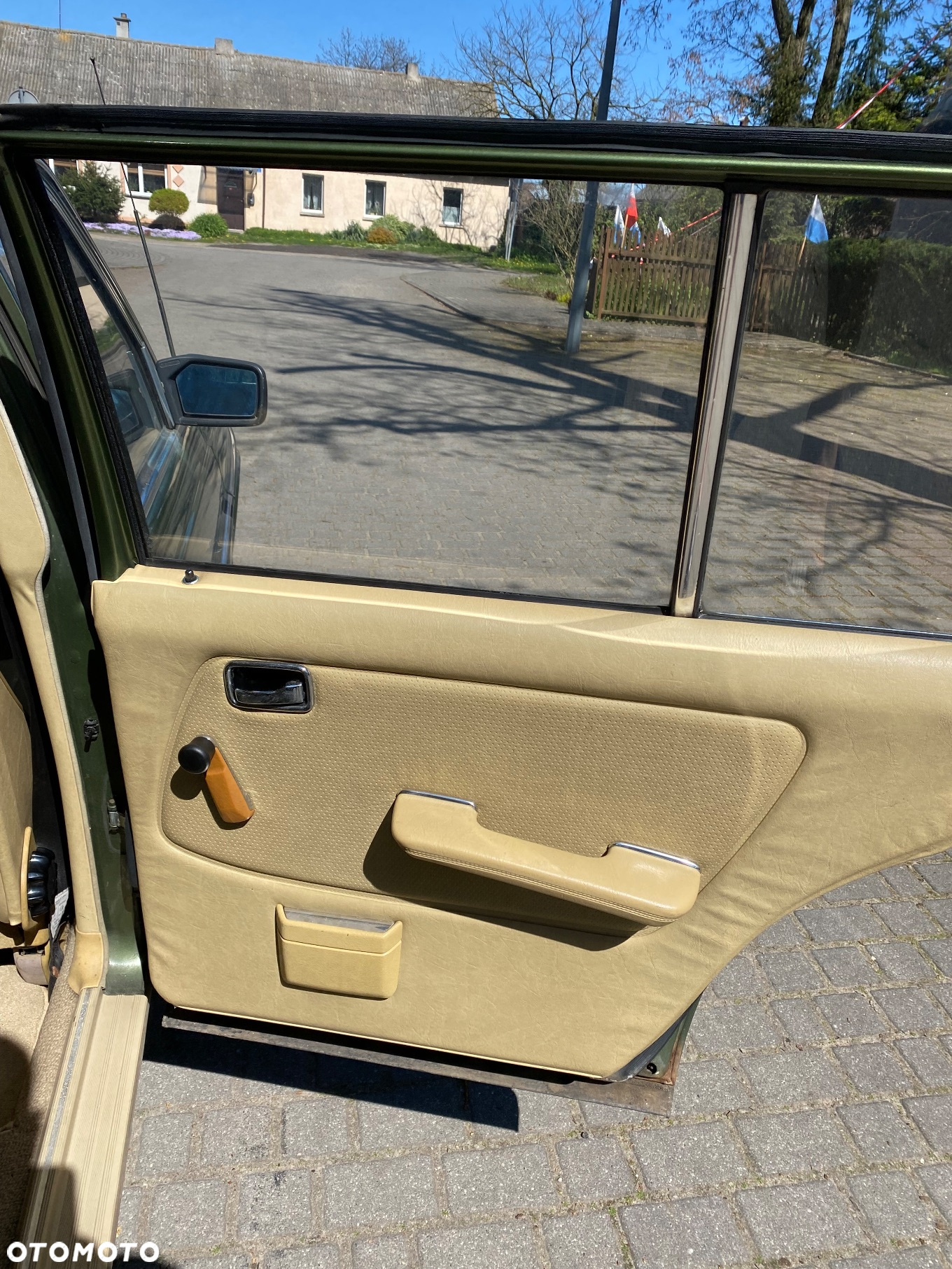 Mercedes-Benz W123 - 13