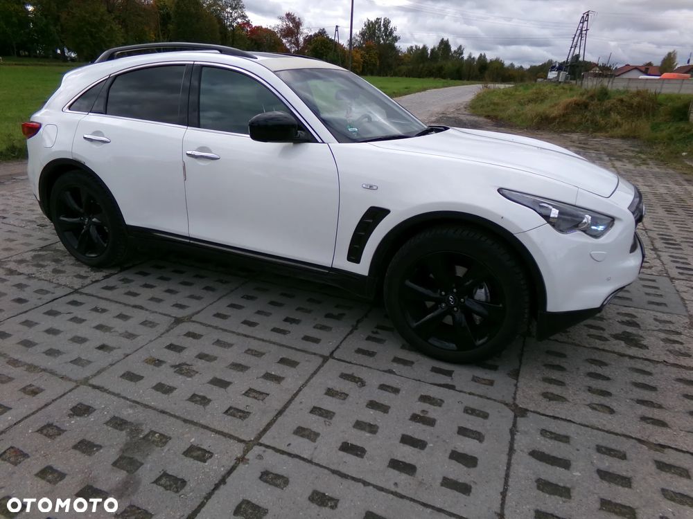 Infiniti Q70 - 15
