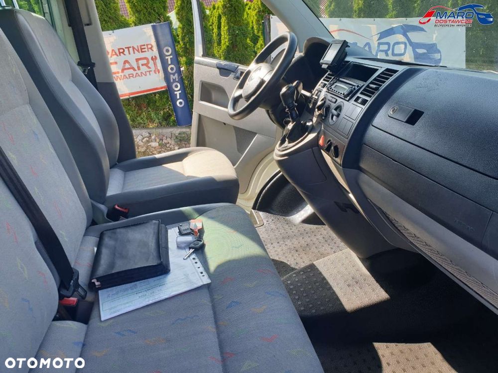 Volkswagen T5 LONG 9 OSÓB Z WINDĄ DLA NIEPEŁONSPRAWNYCH - 32