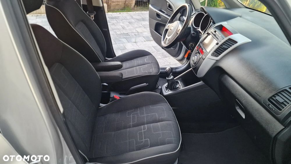 Kia Venga - 25