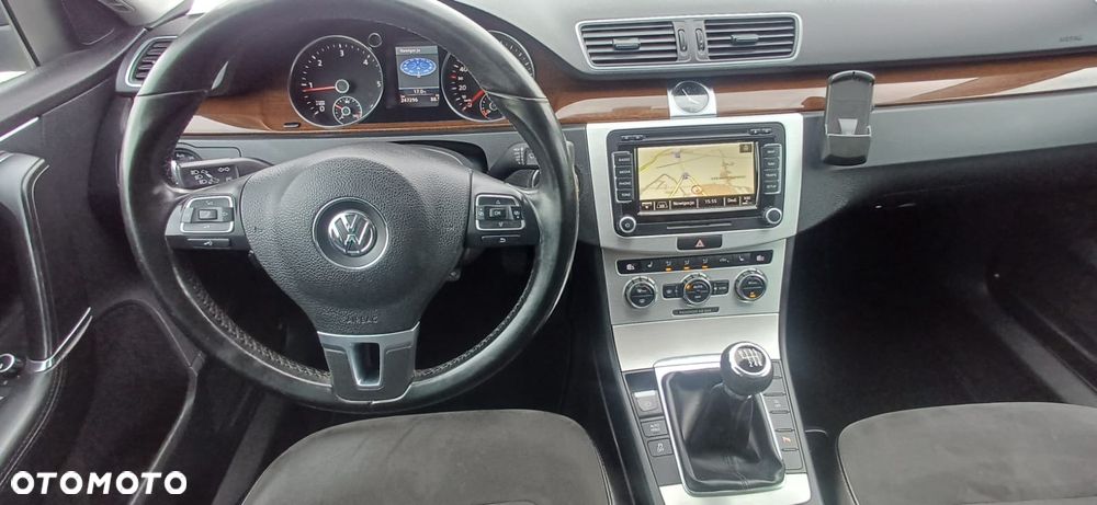 Volkswagen Passat - 14