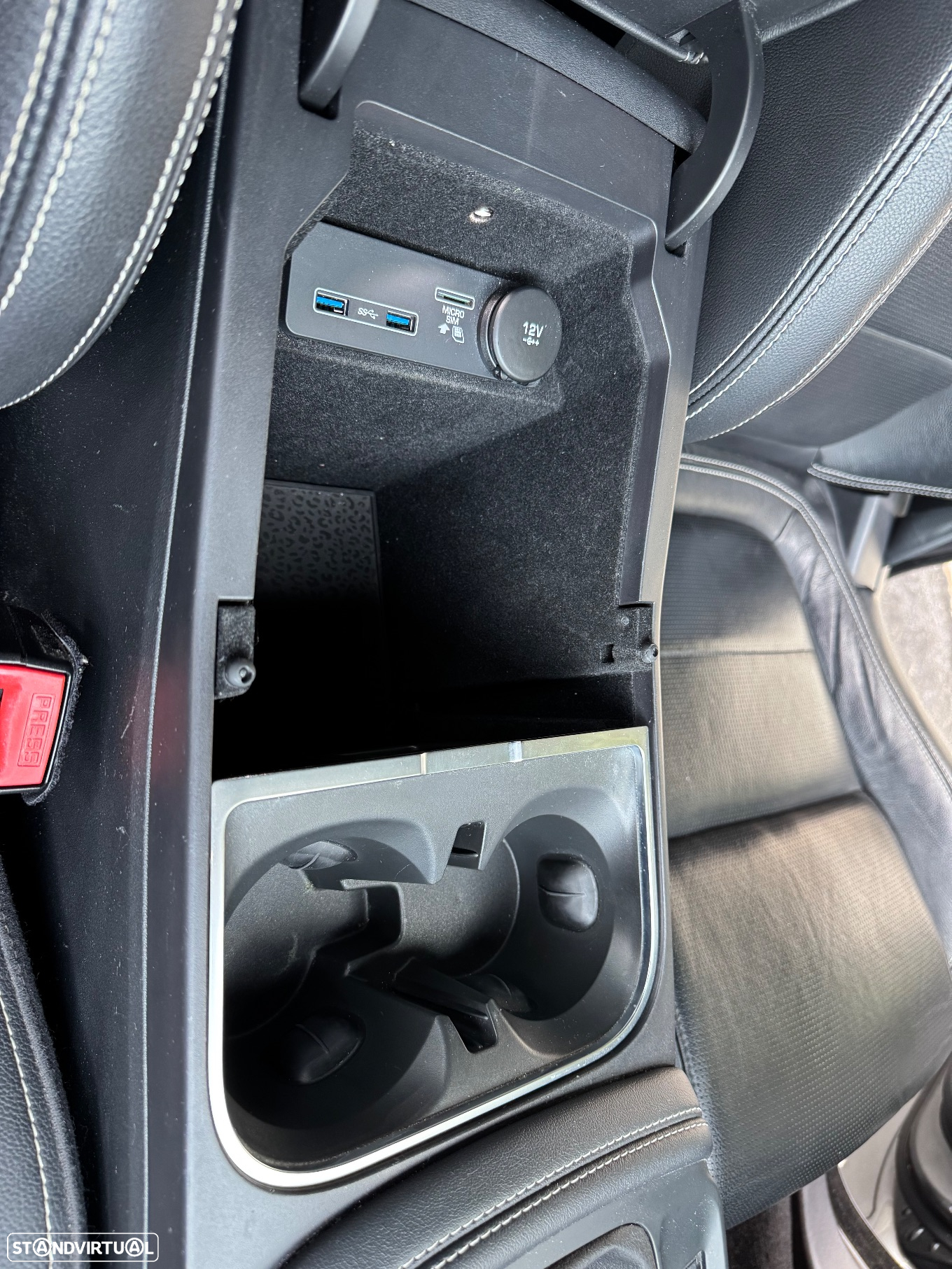 Jaguar E-Pace 2.0 i4D R-Dynamic S - 24