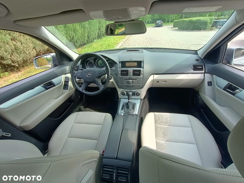 Mercedes-Benz Klasa C 180 CGI Automatik BlueEFFICIENCY Avantgarde - 17