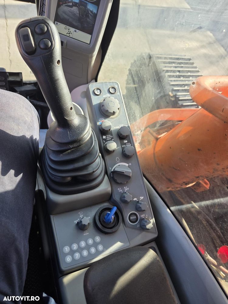 Hitachi ZX290LCN, 30 tone, 2014, 9.152h, latime 2,99m, 3 brate excavare, inst picon, inst rotire, gresare automata, Cupla rapida hidr, cupa 1,8mc, senile 80% ok, ad sapare 7m, bolt diam 90mm, 3 pompe hidr HITACHI, STARE BUNA-PROMOTIE 66.900 EUR+Tva - 4