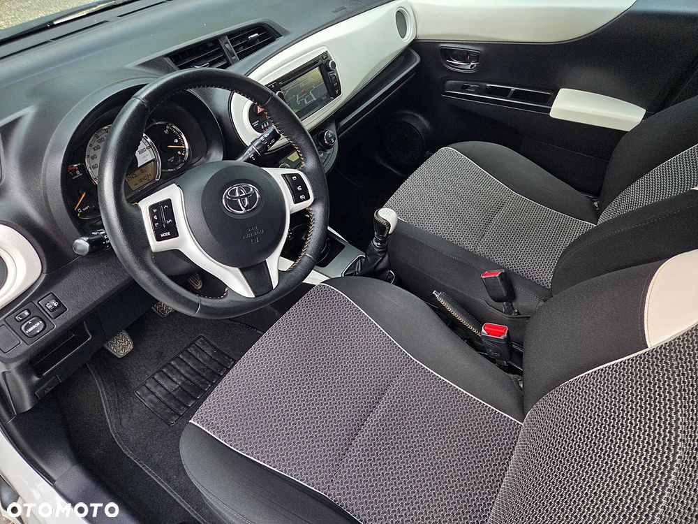 Toyota Yaris 1.33 VVT-i Executive - 10