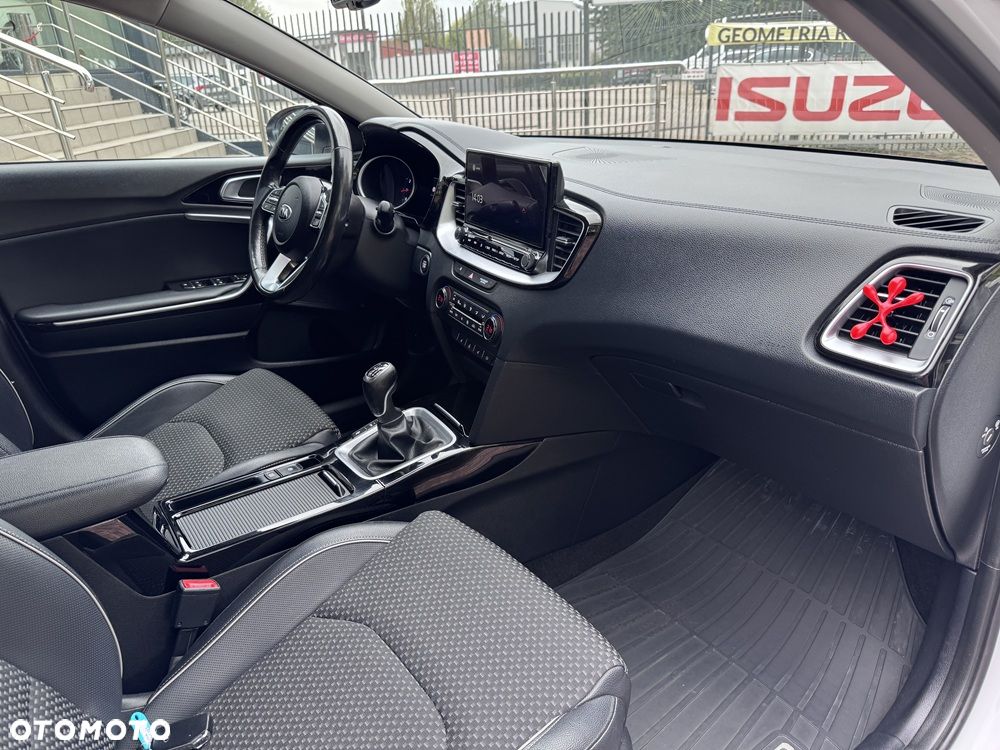 Kia XCeed 1.5 T-GDI Business Line - 25