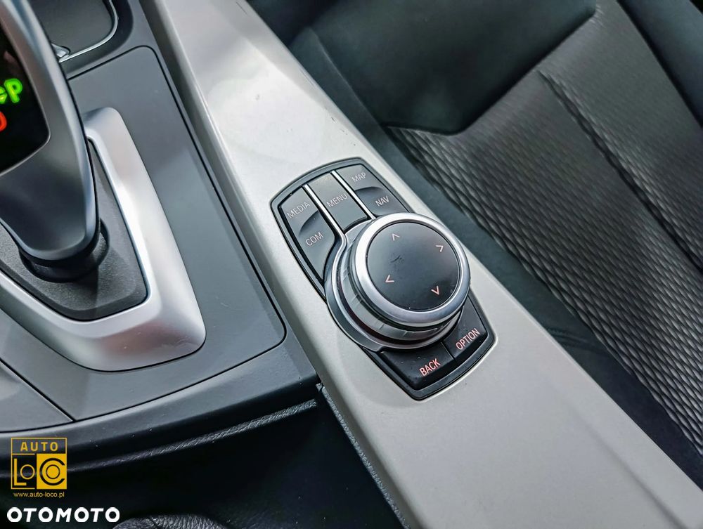 BMW Seria 3 318d Sport Line - 30