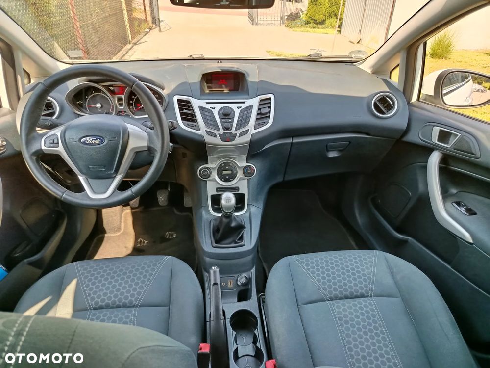 Ford Fiesta 1.25 Celebration - 10