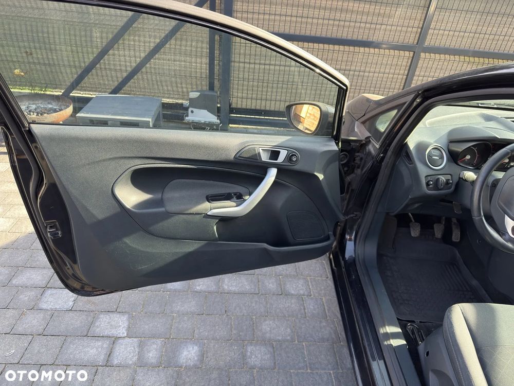 Ford Fiesta 2012 photo 3