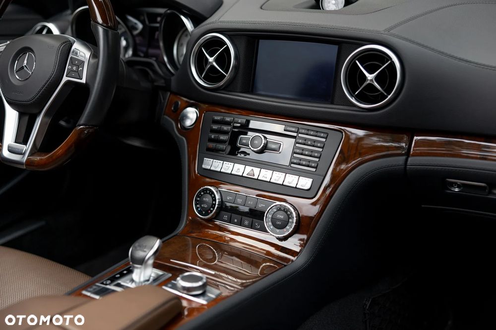 Mercedes-Benz SL - 23