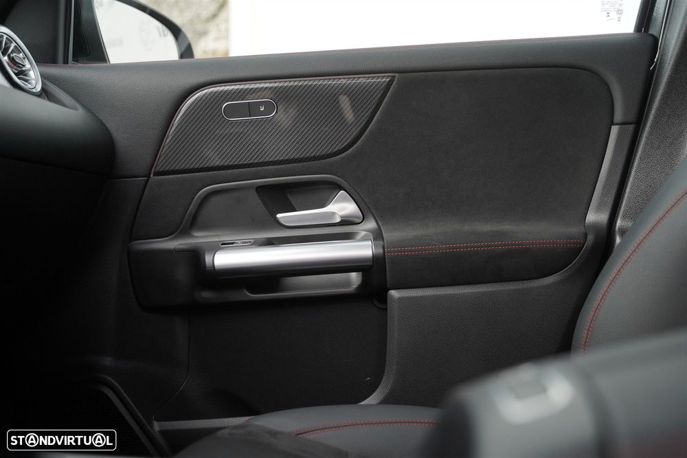 Mercedes-Benz GLA 180 d AMG Line - 32