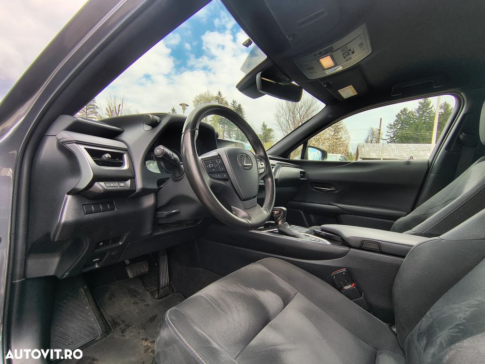 Lexus UX 250h Business Edition - 32