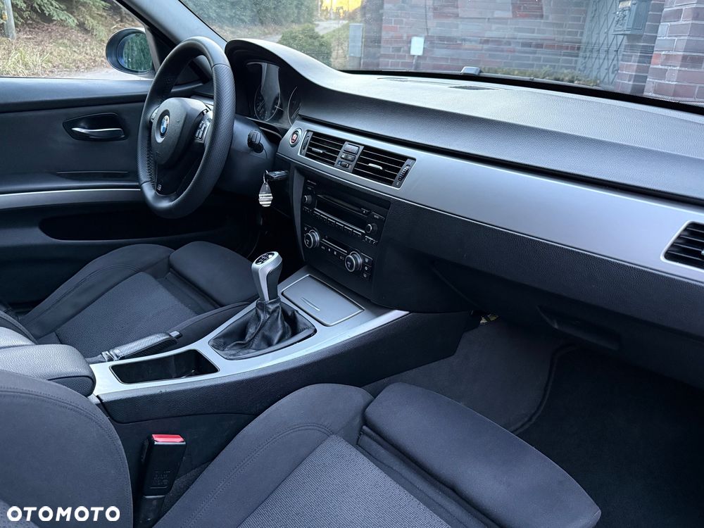 BMW Seria 3 318d DPF Edition Sport - 15