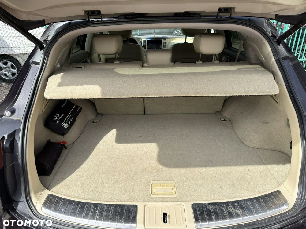 Infiniti QX70 - 14