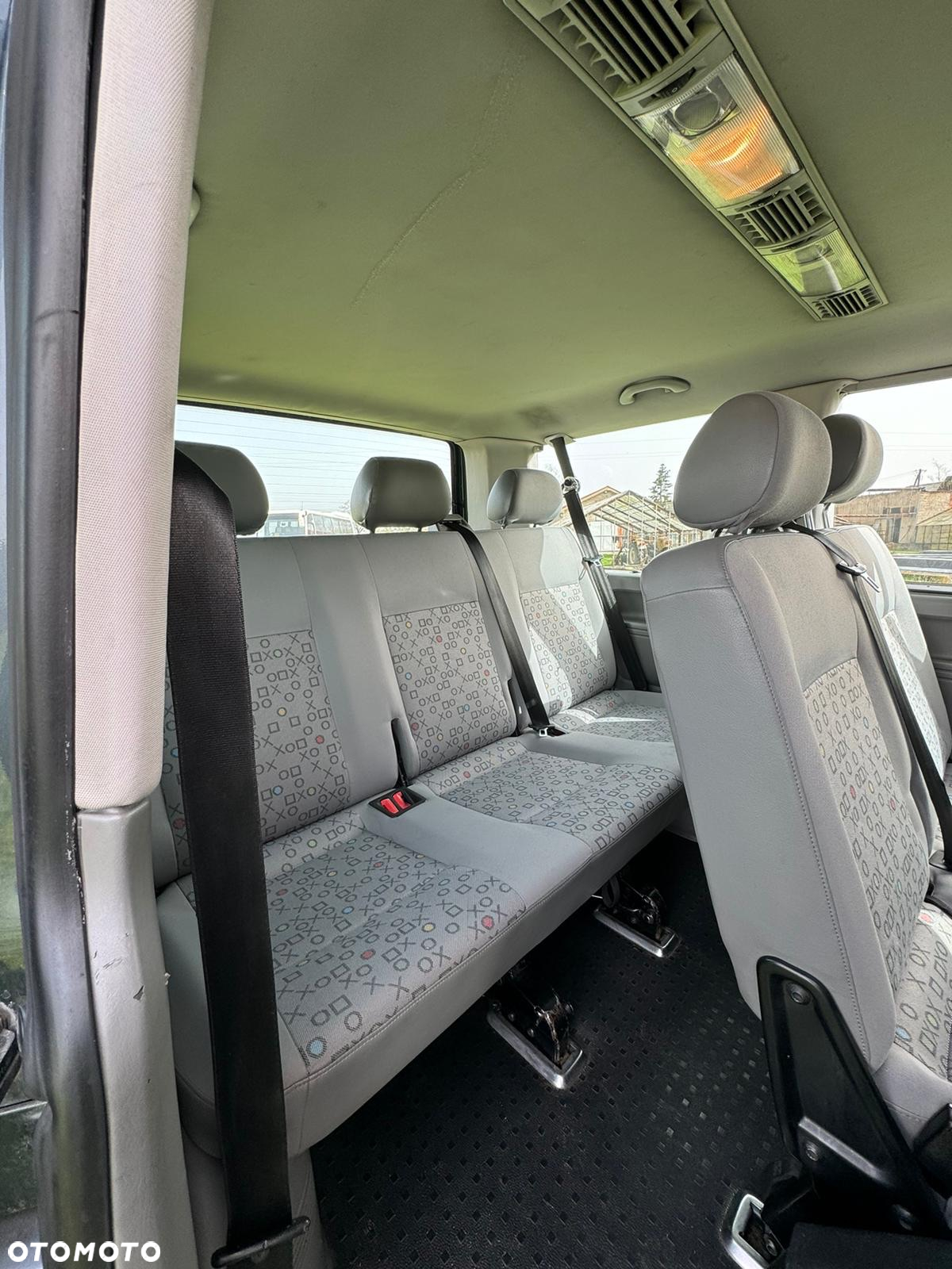 Volkswagen Caravelle - 10