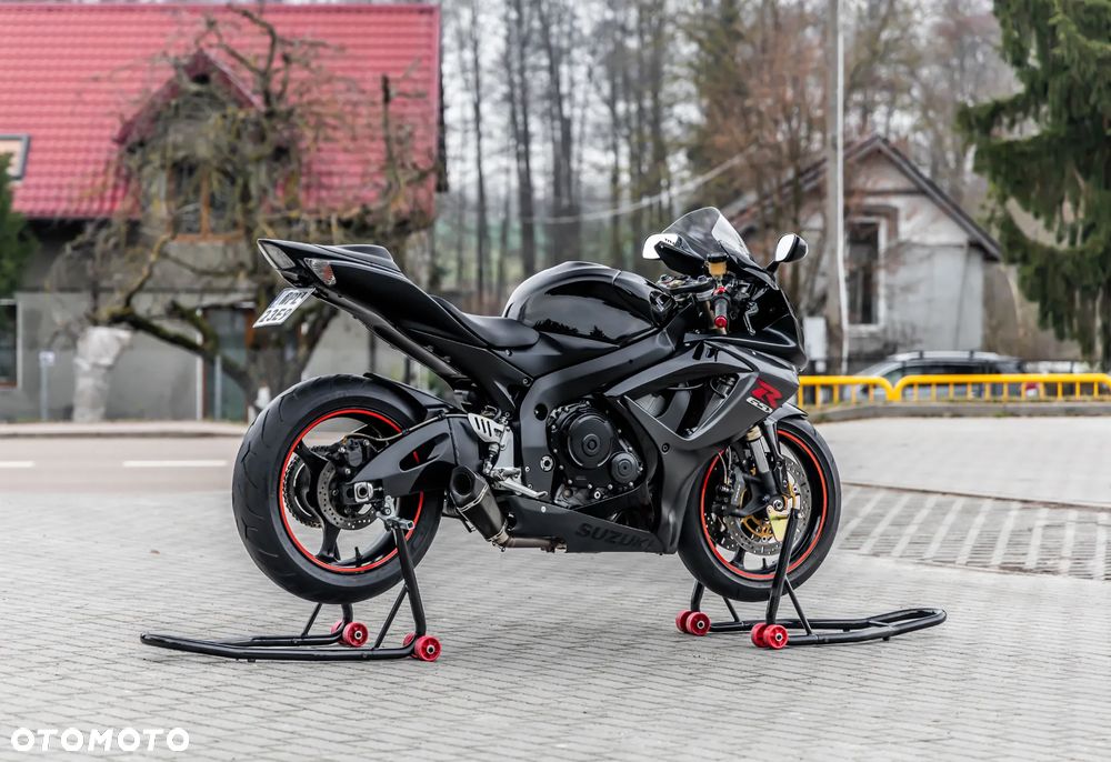 Suzuki GSX-R - 6