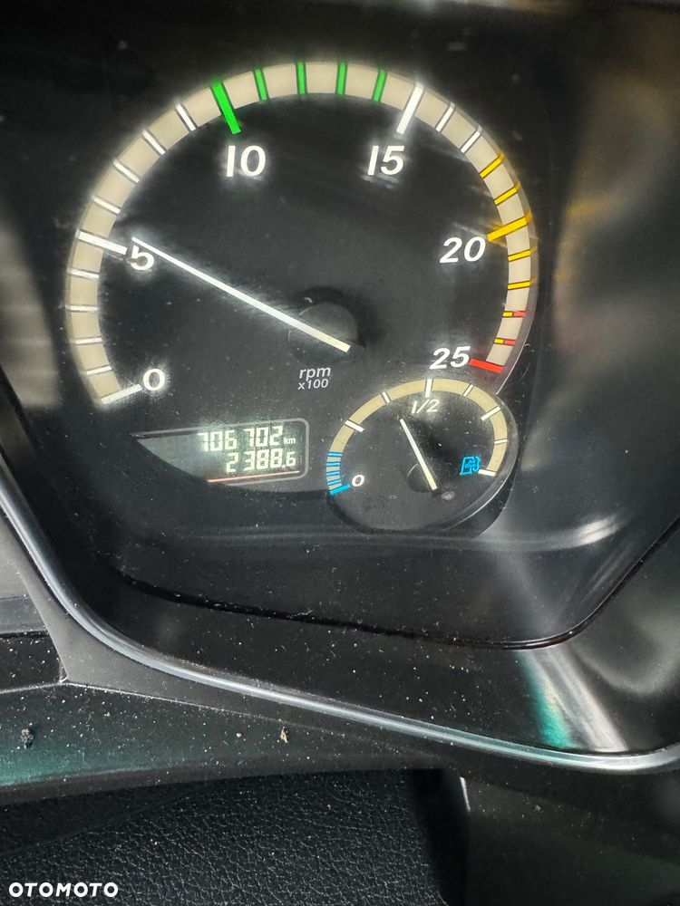 Mercedes-Benz 1845 opony 80% stan bardzo dobry - 19