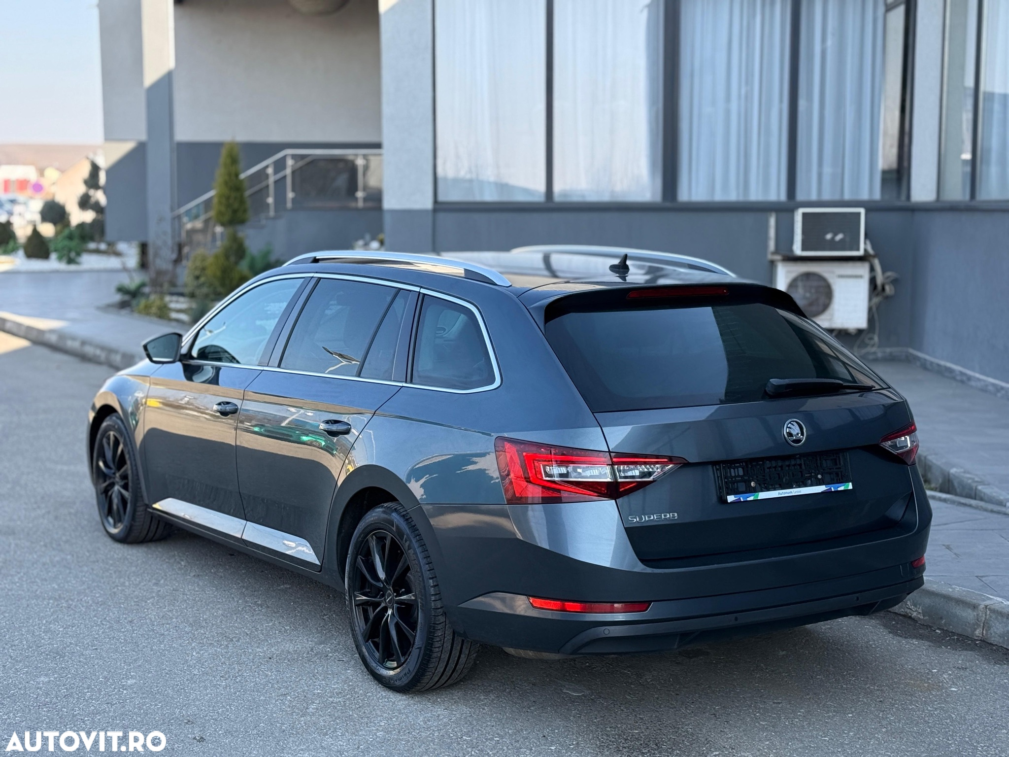 Skoda Superb 2.0 TDI DSG 4X4 Laurin & Klement - 15