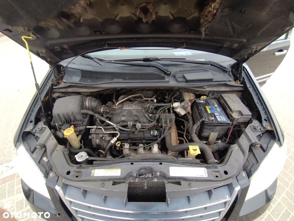 Chrysler Town & Country - 20