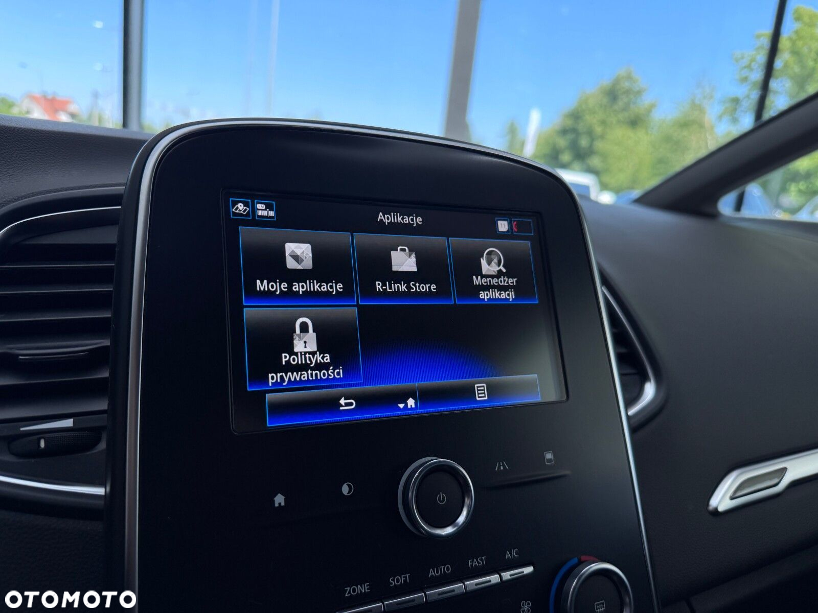 Renault Grand Scenic - 36