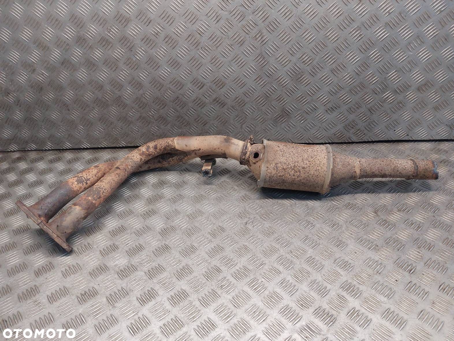 KATALIZATOR PUSTY RURA WYDECHOWA DWURURKA AUDI 80 B4 1.6 8V - 1