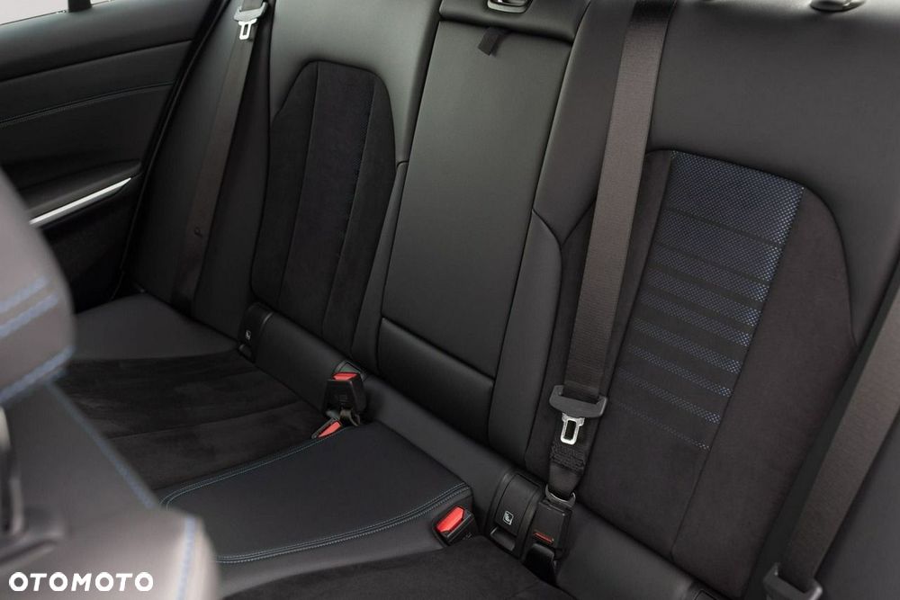 BMW Seria 3 318i M Sport - 24