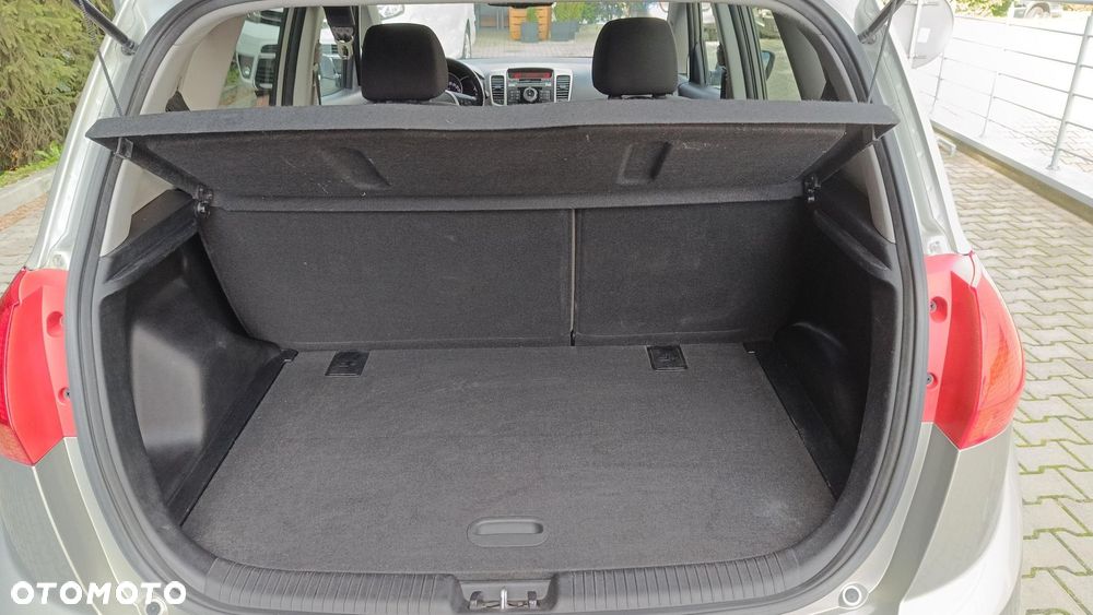 Kia Venga - 12