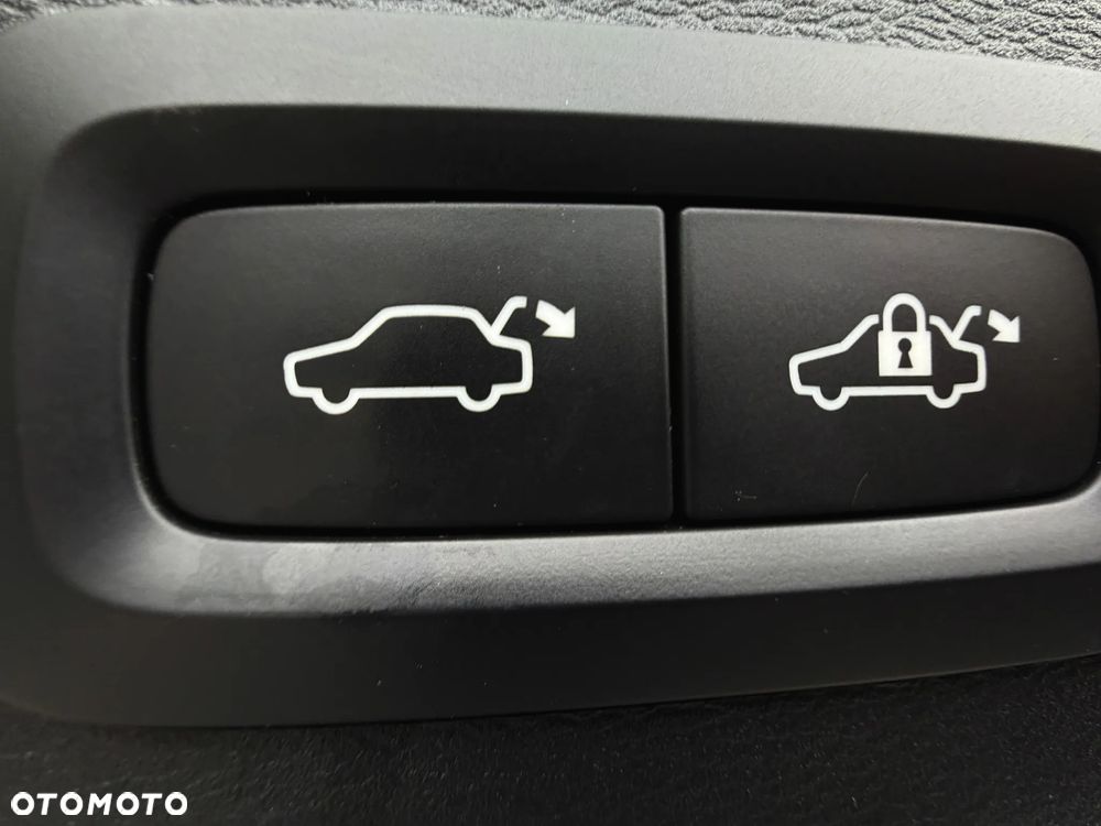Volvo XC 40 D4 SCR AWD Momentum - 21