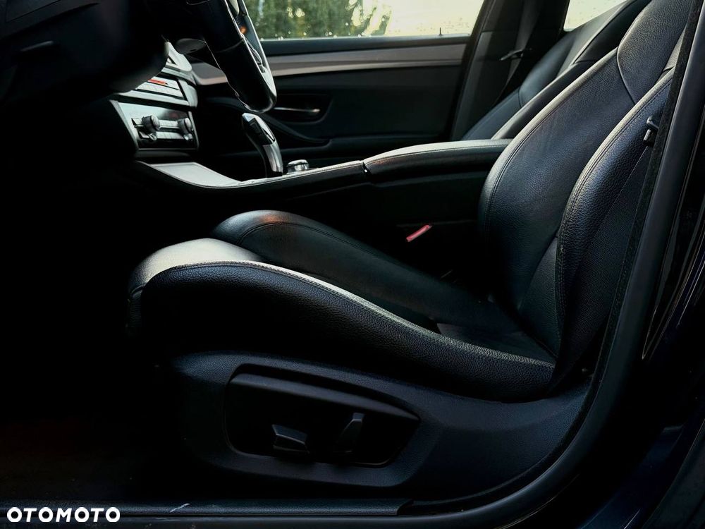 BMW Seria 5 520d Touring M Sport Edition - 19