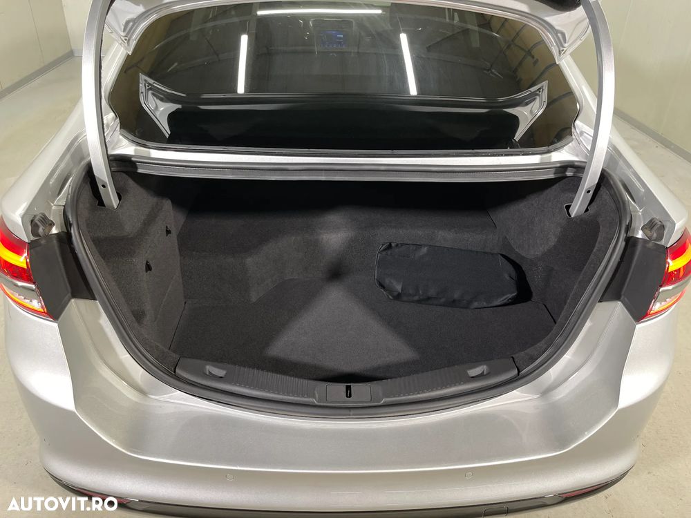 Ford Mondeo 2.0 HEV Titanium - 13