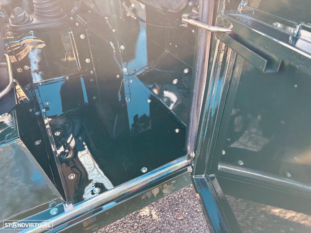 Land Rover Defender 90 2.5 TD5 Metal Top - 5