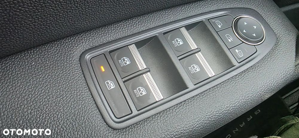 Mitsubishi Grandis - 27