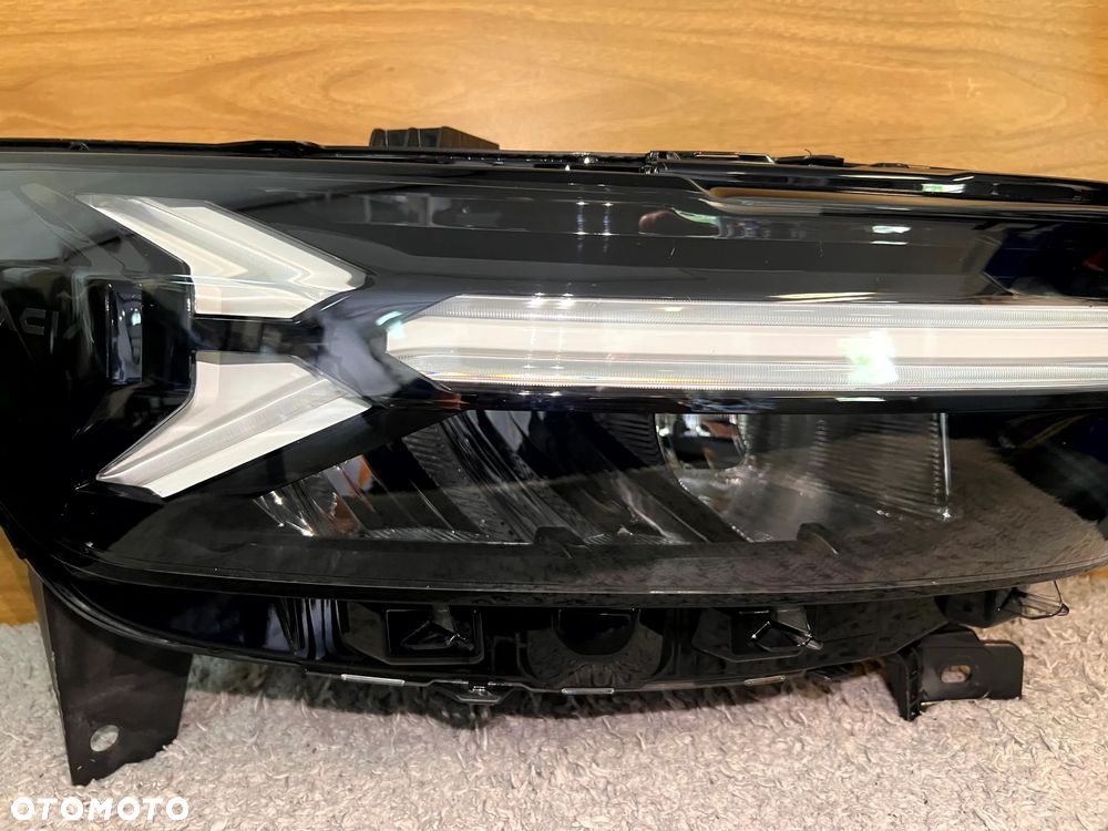 DACIA DUSTER III 2024- LAMPA PRAWY PRZÓD PRAWA PRZEDNIA REFLEKTOR ŁADNY ORYGINAŁ EUROPA 260107725R - 4