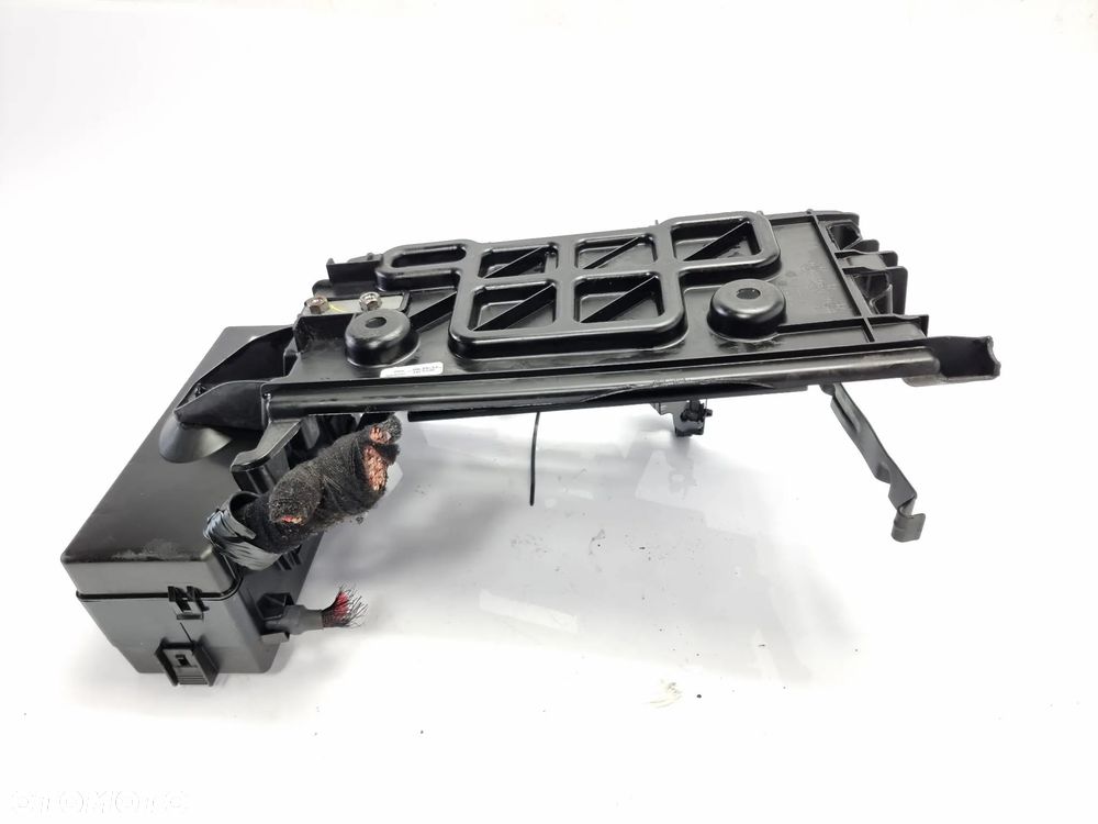 05112061AK Maserati Ghibli 2999 TDI 2014 sedan biały Półka akumulatora - 8