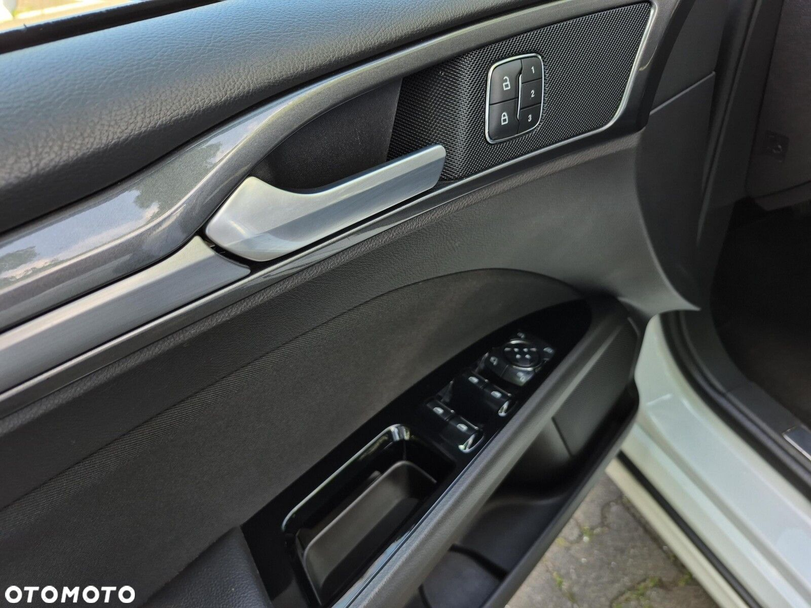 Ford Mondeo 2.0 TDCi Titanium PowerShift - 12