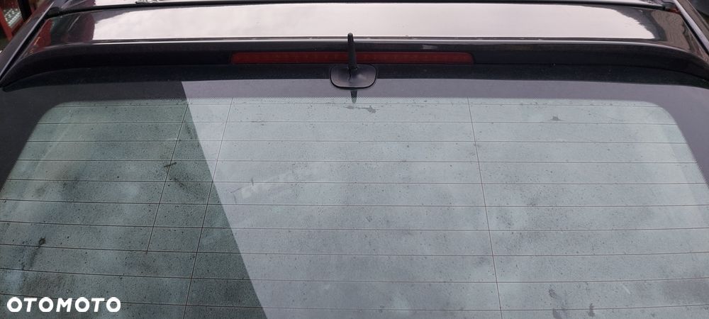 Spojler lotka tylnej klapy Mercedes W203 kod lakieru 197 - 2