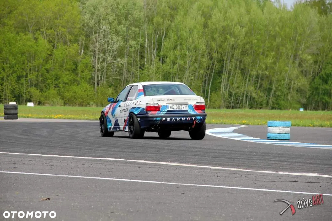 BMW Seria 3 320i - 24