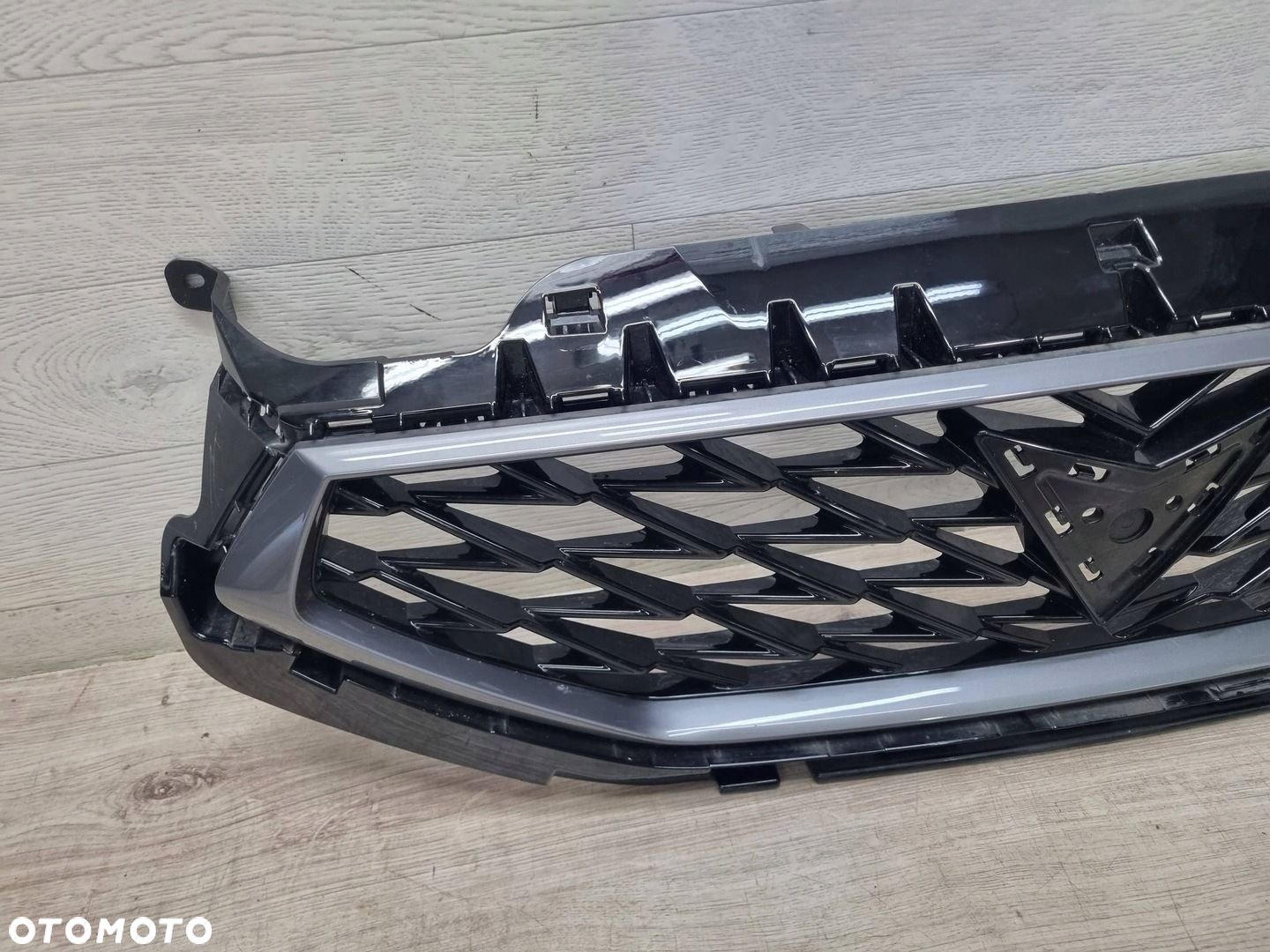Seat Leon IV 2020 Z przodu Maskownica / Grill / Atrapa górna chłodnicy - 2