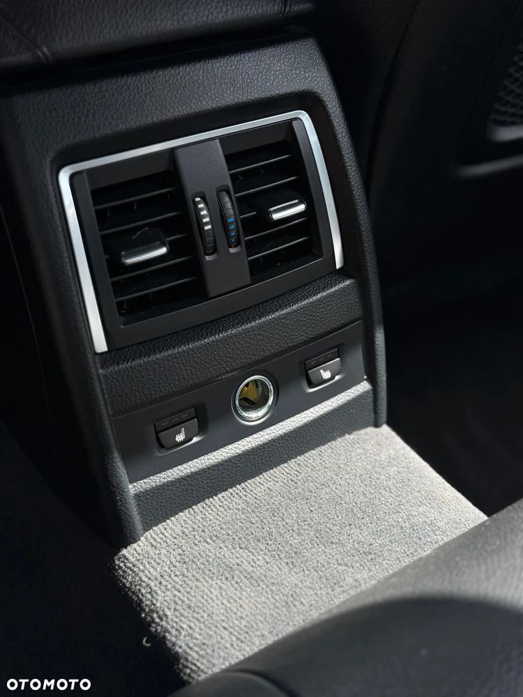 BMW Seria 3 328i xDrive Sport-Aut Sport Line - 15