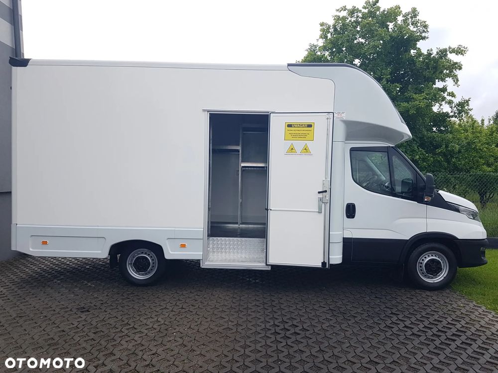 Iveco DAILY KONTENER NISKOPODŁOGOWY 4,43x2,23x2,42 SKLEP FOODTRUCK BAR KLIMA KONIOWÓZ KAMPER - 35